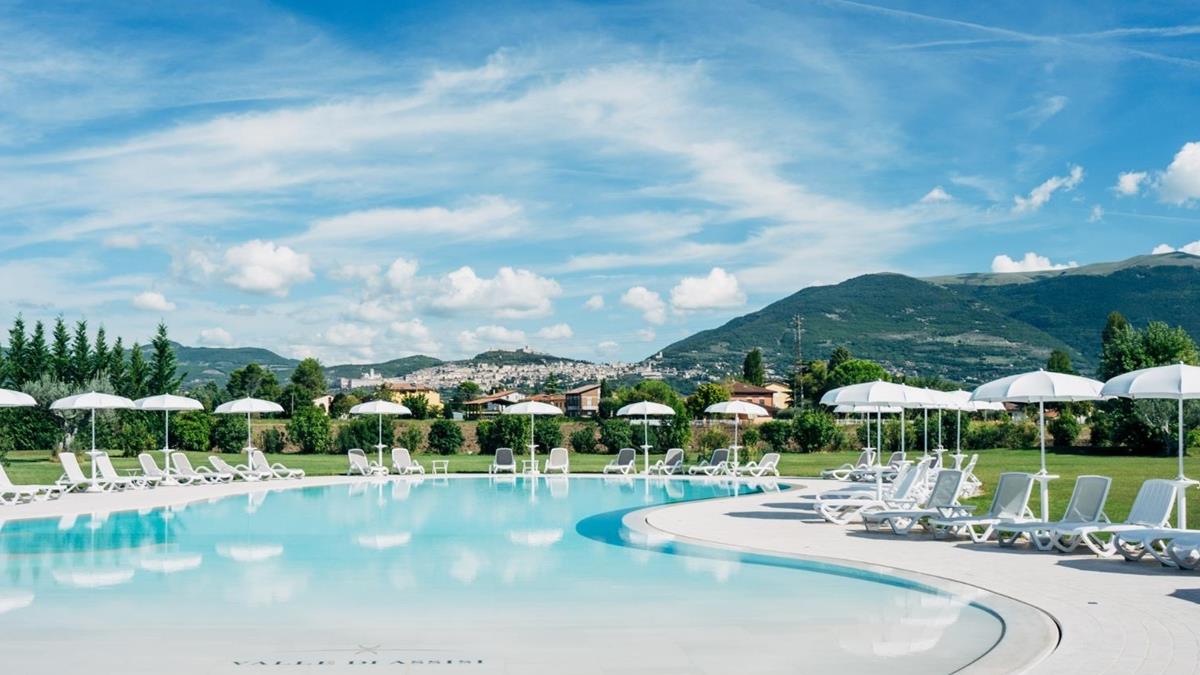piscina a sfioro hotel